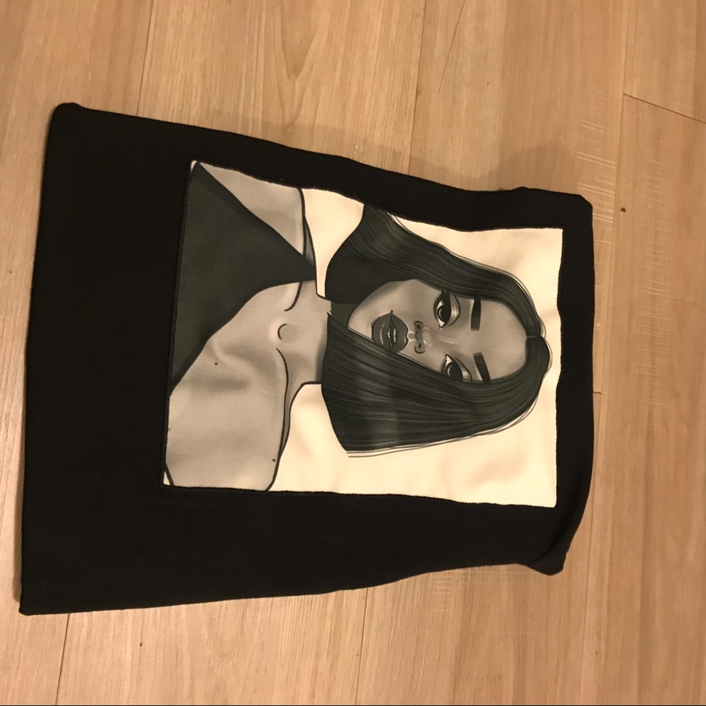 T-shirt black with model